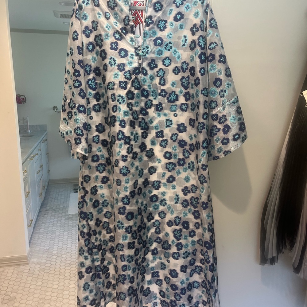 La Vie style house caftan Elegant Floral Long Sleeve Dress in Blue and White